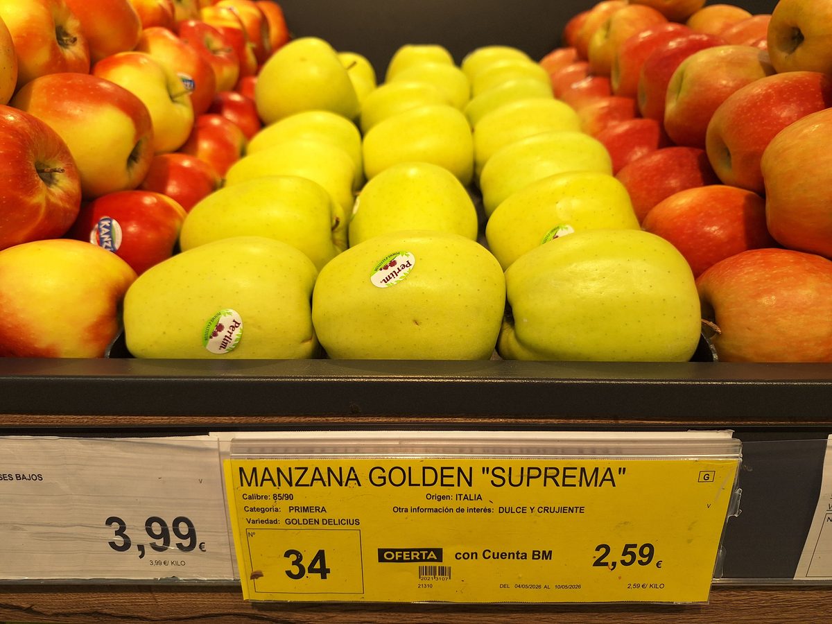 Cartel promocional de manzanas Golden en Supermercados BM