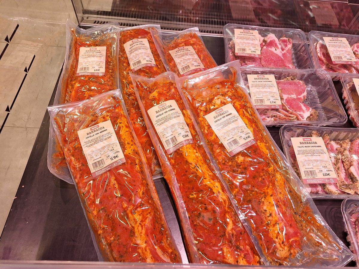 Tira de costilla adobada Tello en bandeja de Ahorramás