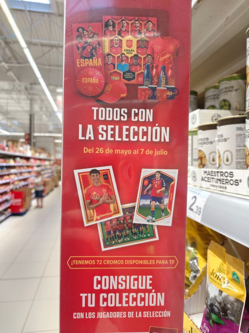 Detalle de los sobres de cromos de la Selección Española en Carrefour