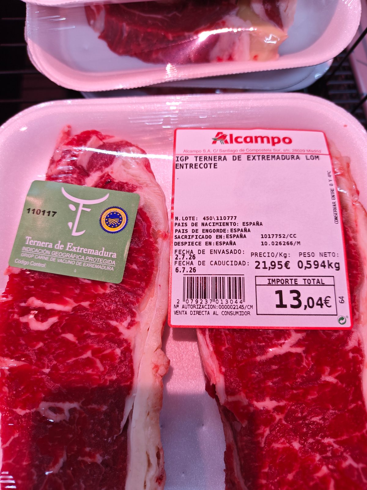 Detalle del sello IGP Ternera de Extremadura en el etiquetado de la bandeja