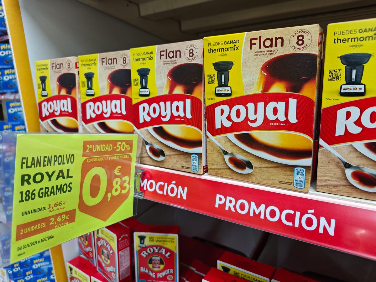 Productos Royal en lineal de supermercado Alcampo
