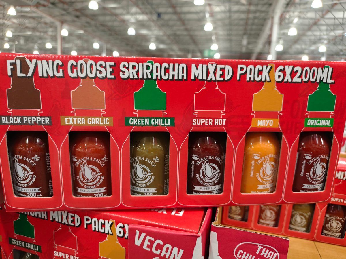 Detalle de las etiquetas del pack Flying Goose en Costco