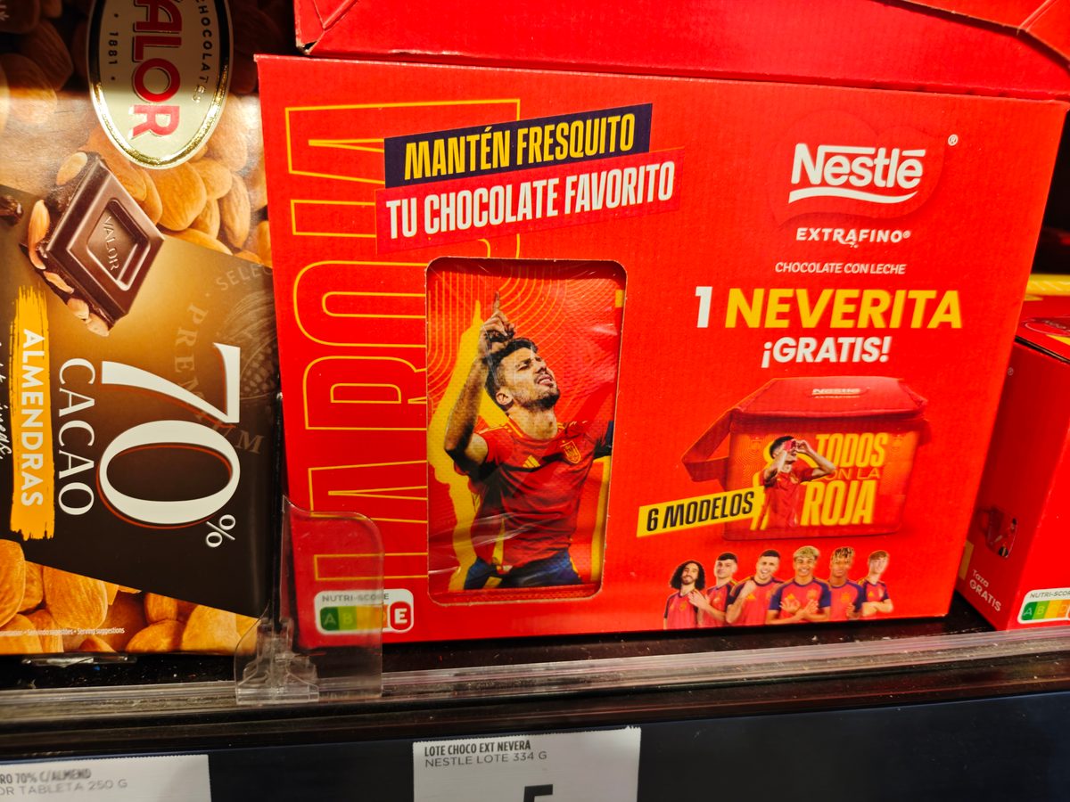 Etiqueta de precio lote Nestlé Extrafino La Roja Supercor 5 euros