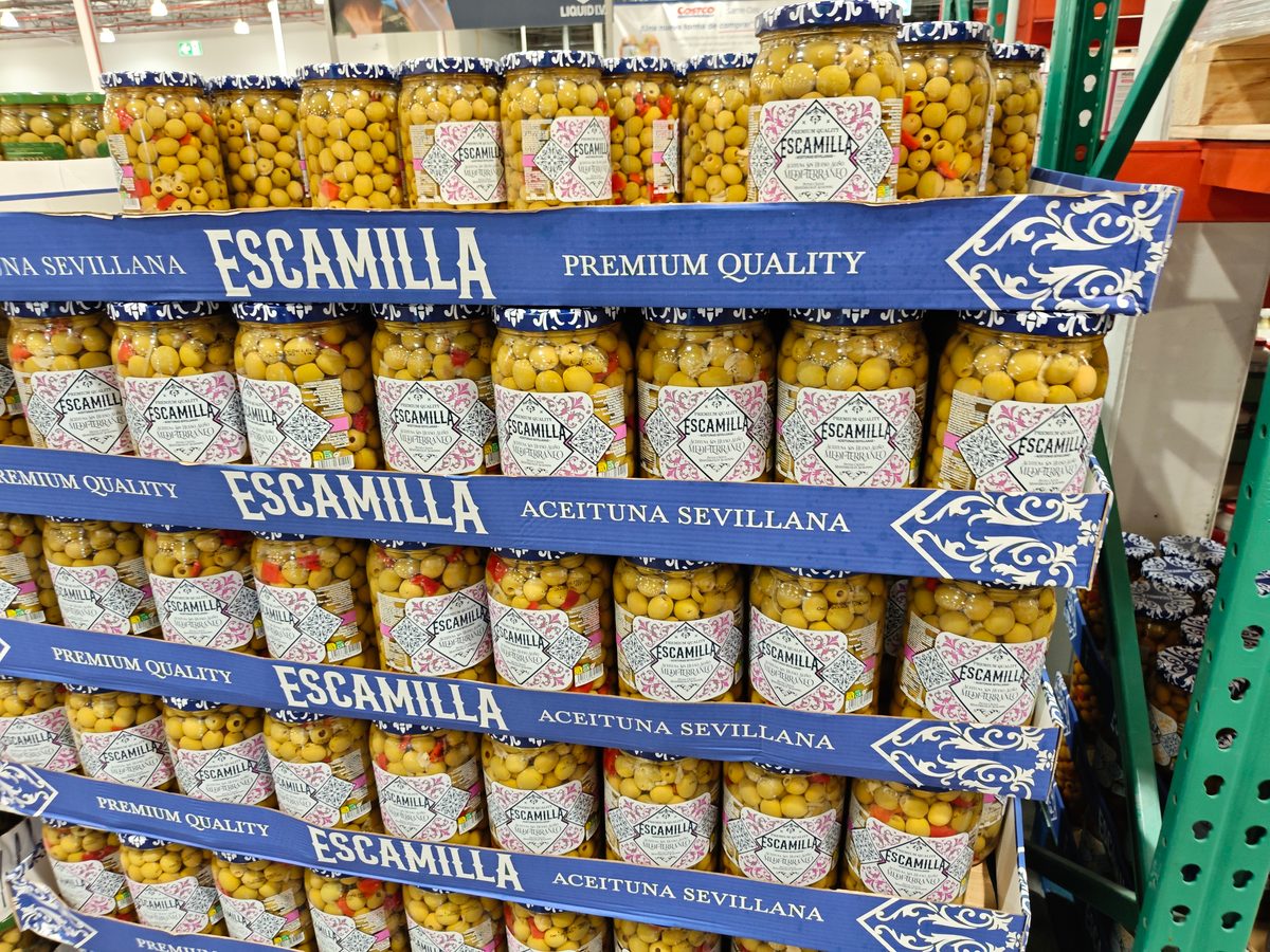 Aceitunas Escamilla aliño mediterráneo primer plano etiqueta ingredientes