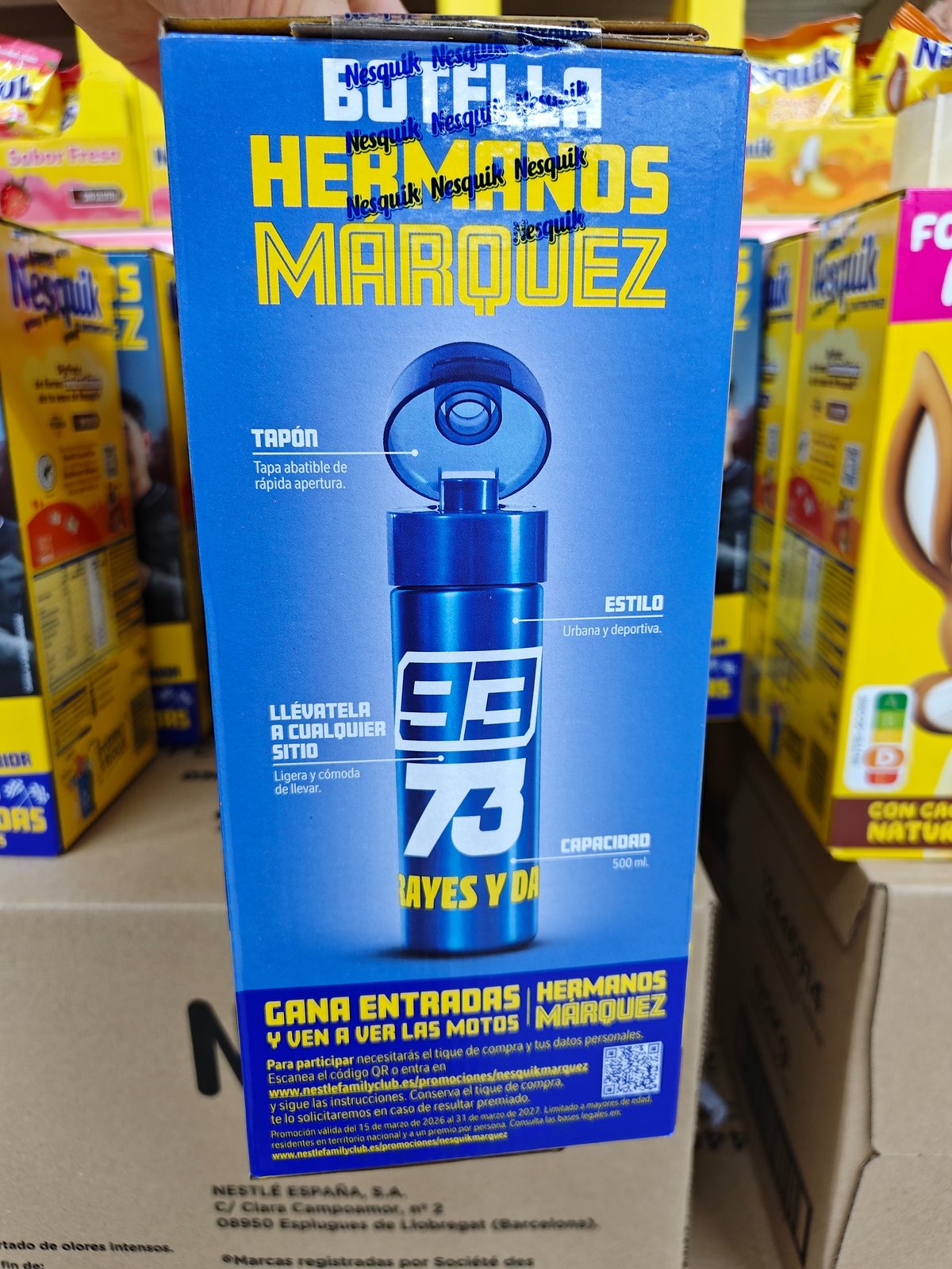 Detalle del tapón abatible de la botella Hermanos Márquez incluida con el Nesquik