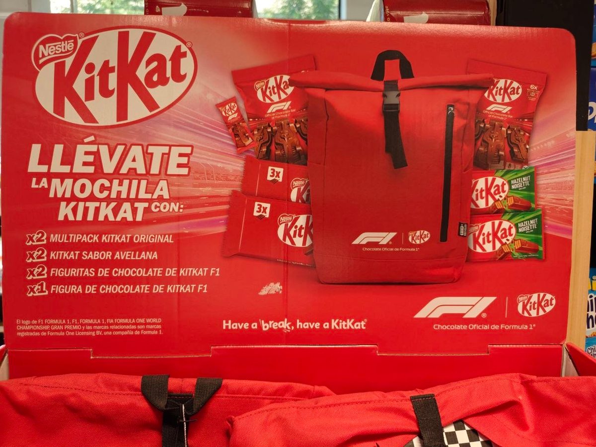 Lote mochila KitKat edición Fórmula 1 en el lineal de Supercor