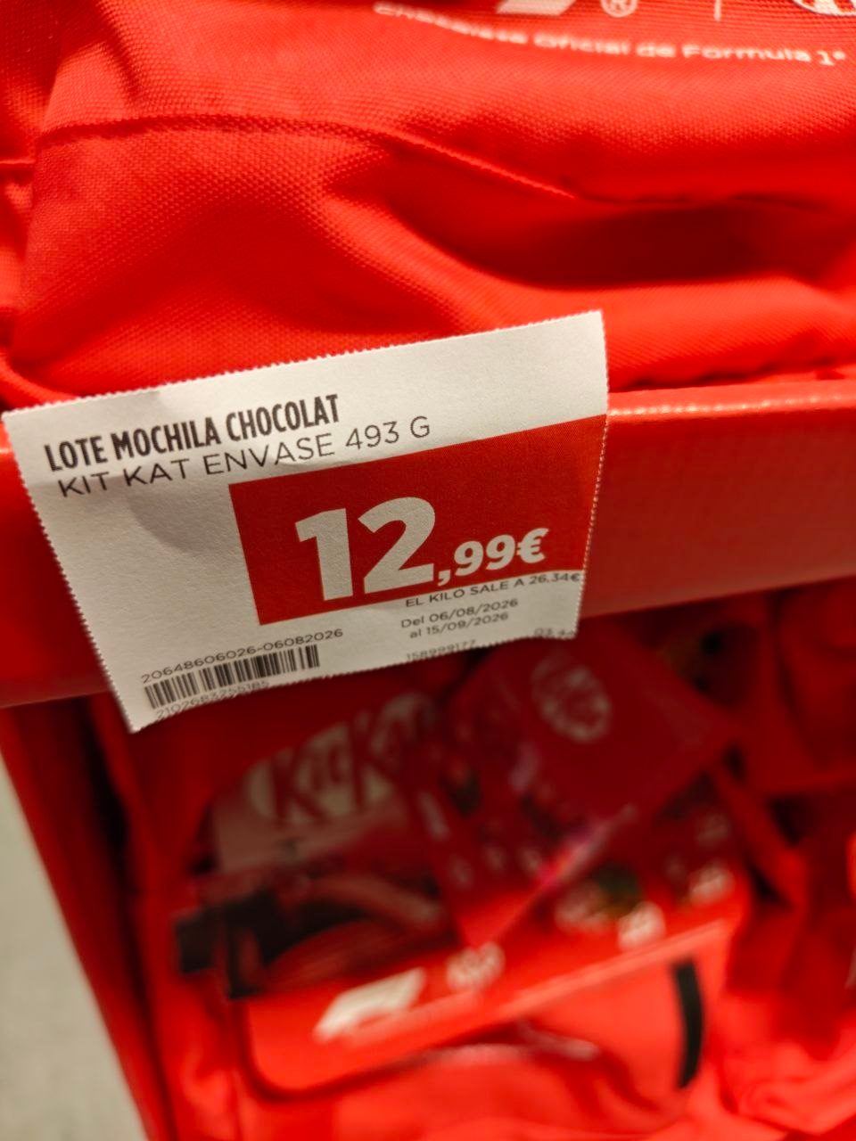 Contenido del lote KitKat F1: chocolates y figuritas