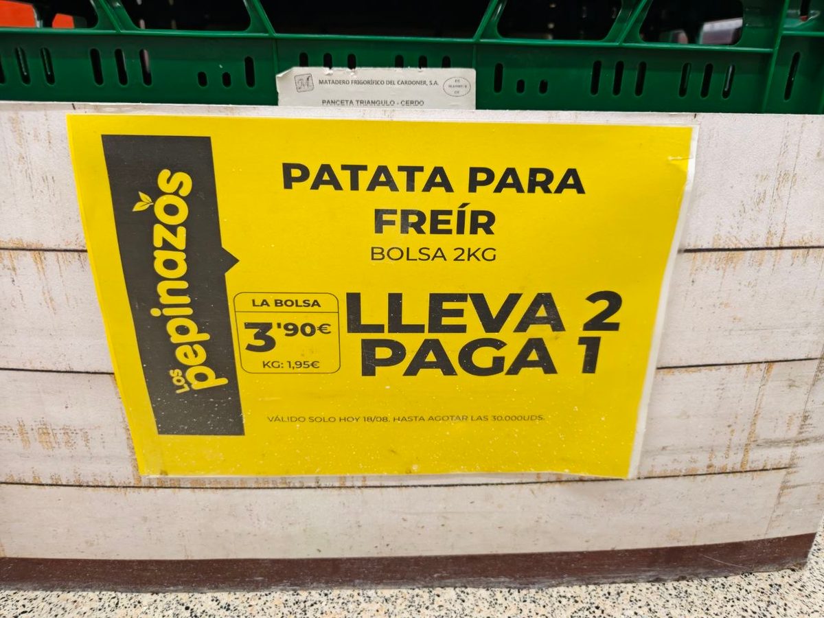 Detalle de la malla con el etiquetado de Patatas Meléndez origen España