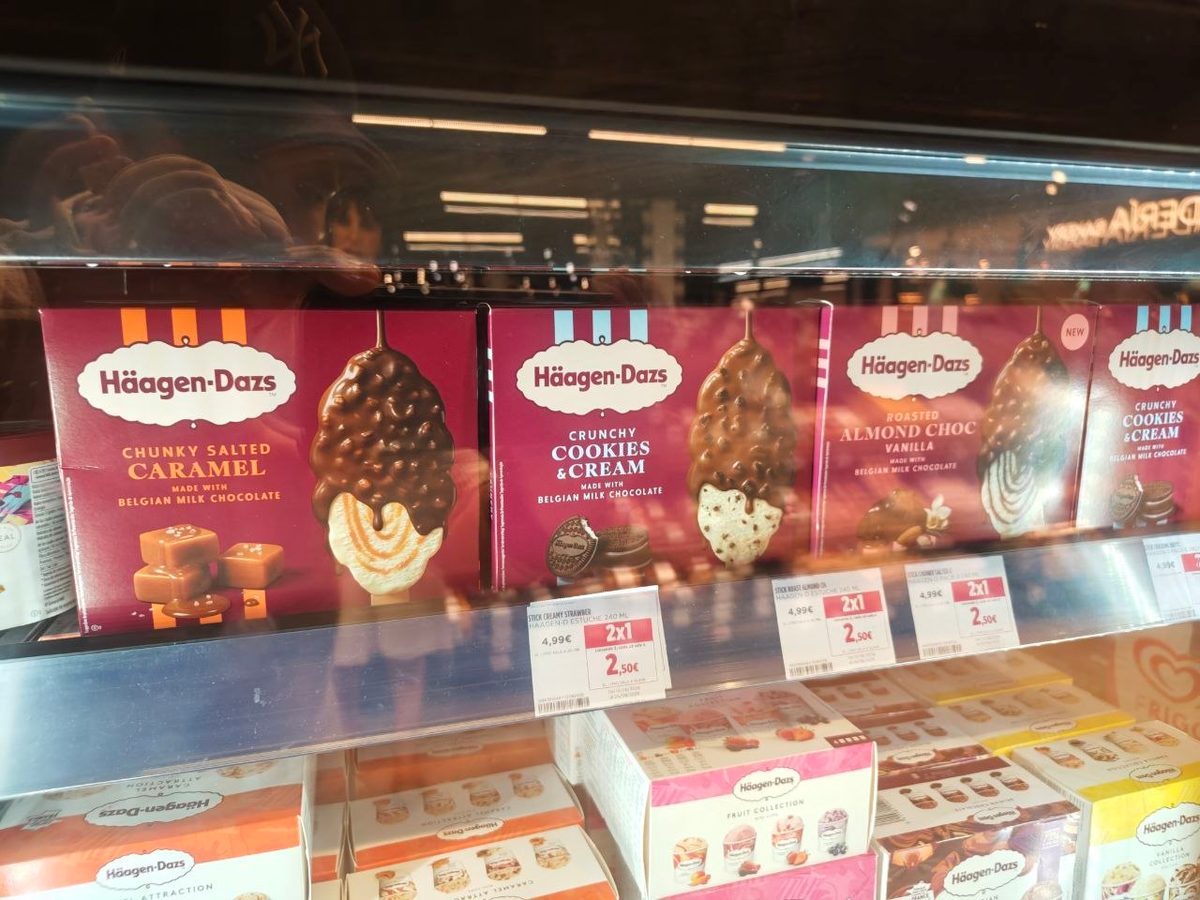 Expositor de helados stick Häagen-Dazs en Hipercor