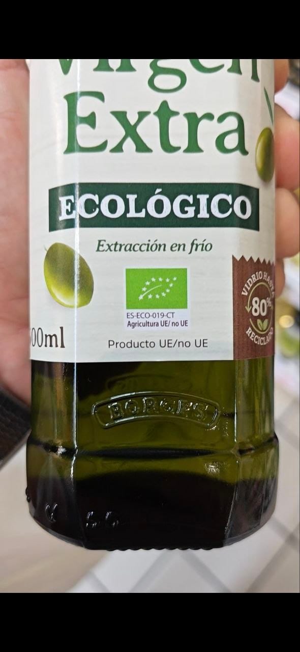 Botellas de aceite de oliva en el lineal de Alcampo
