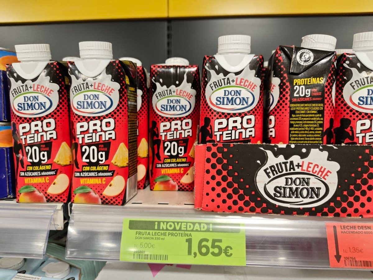 Envase de Don Simon Fruta + Leche Proteína en el lineal de Mercadona