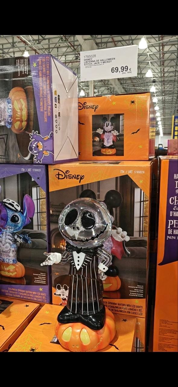 Letrero luminoso BOO y figuras decorativas de Halloween